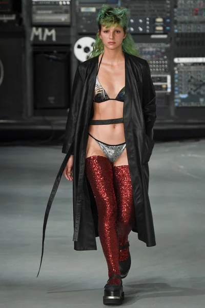 Look 26
